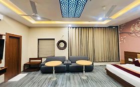 Amarvilas Hotel & Resort